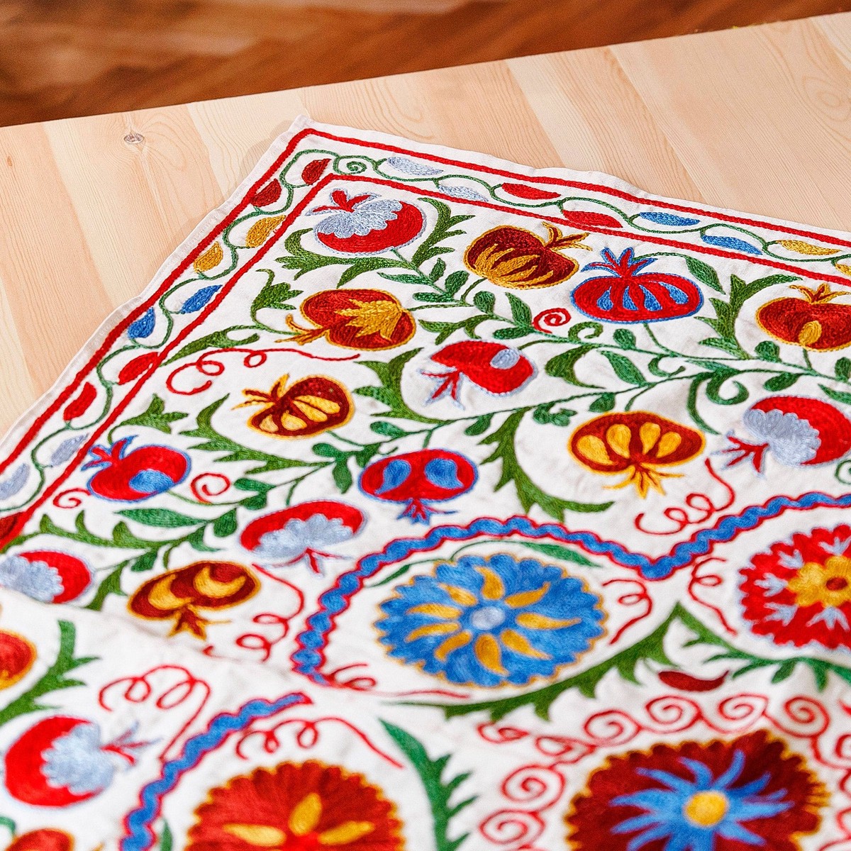 Classic Pomegranate-Themed Silk and Viscose Tablecloth - Pomegranate Court