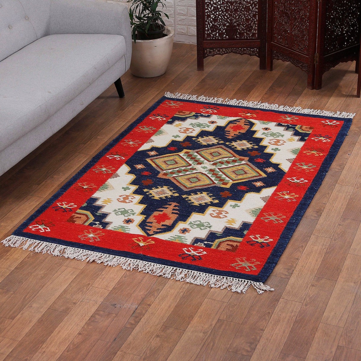 Classic Geometric Strawberry and Navy Wool Area Rug (4x6) - Striking Symmetry - Title