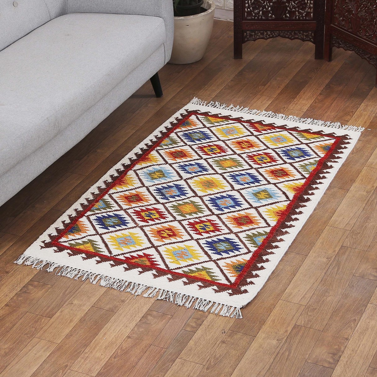 Diamond-Patterned Handloomed Wool Area Rug (3x5) - Starry Kaleidoscope - Title
