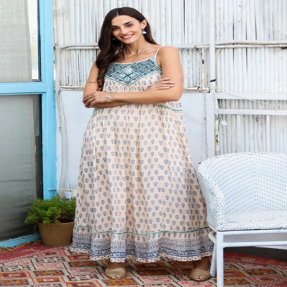 Embroidered Viscose Floral Motif Maxi Dress – Corfu Seas – L (member)