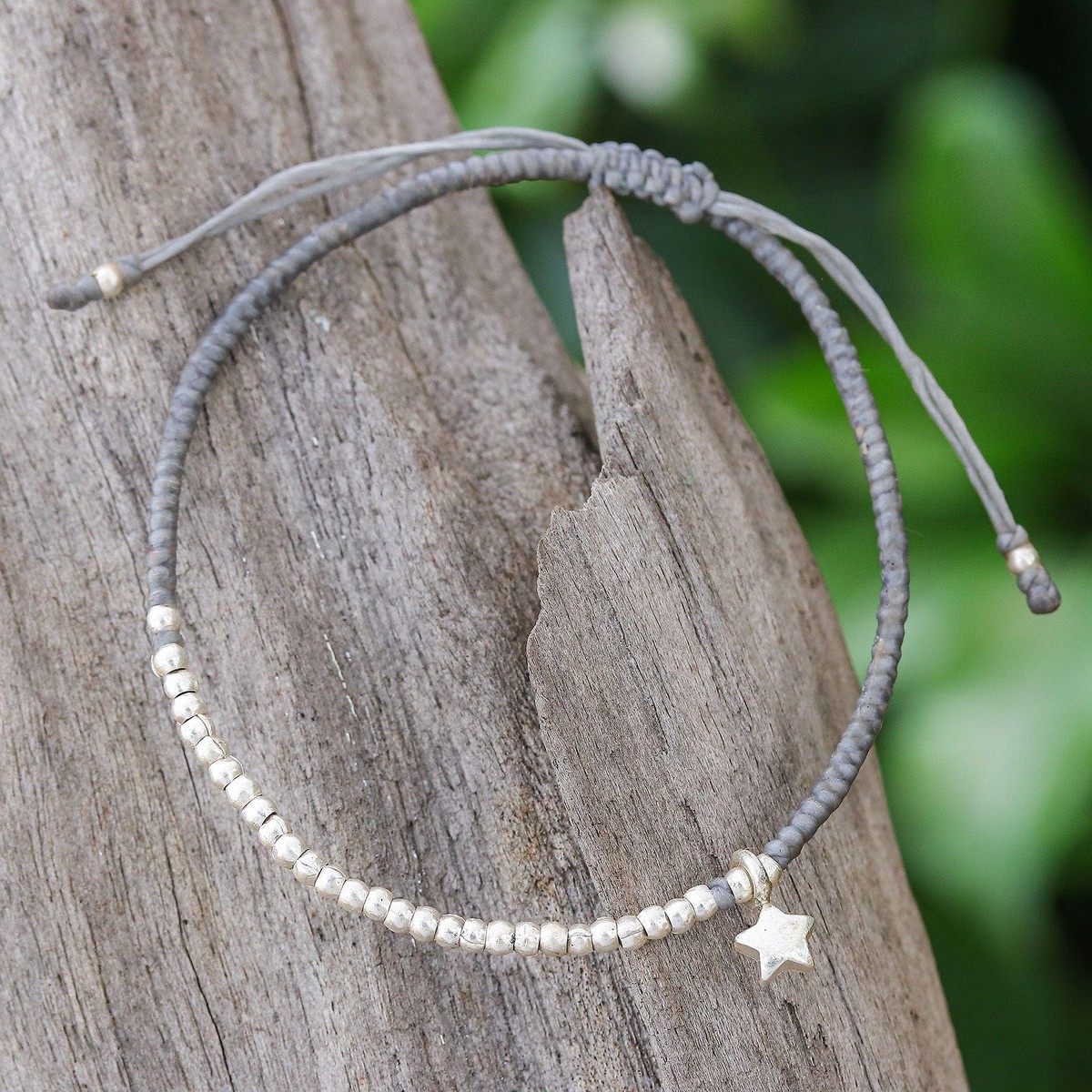Grey Silver Beaded Bracelet with Star Charm – Grey Glowing Star