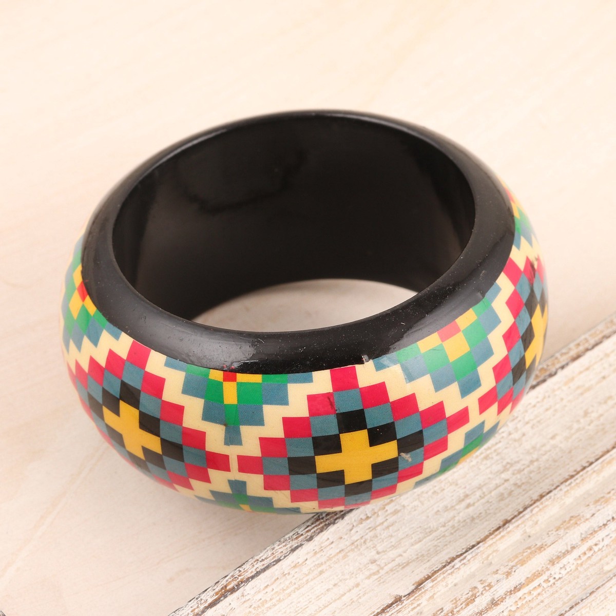 Haldu Wood Bangle Bracelet with Colorful Printed Pattern – Checkered Stars