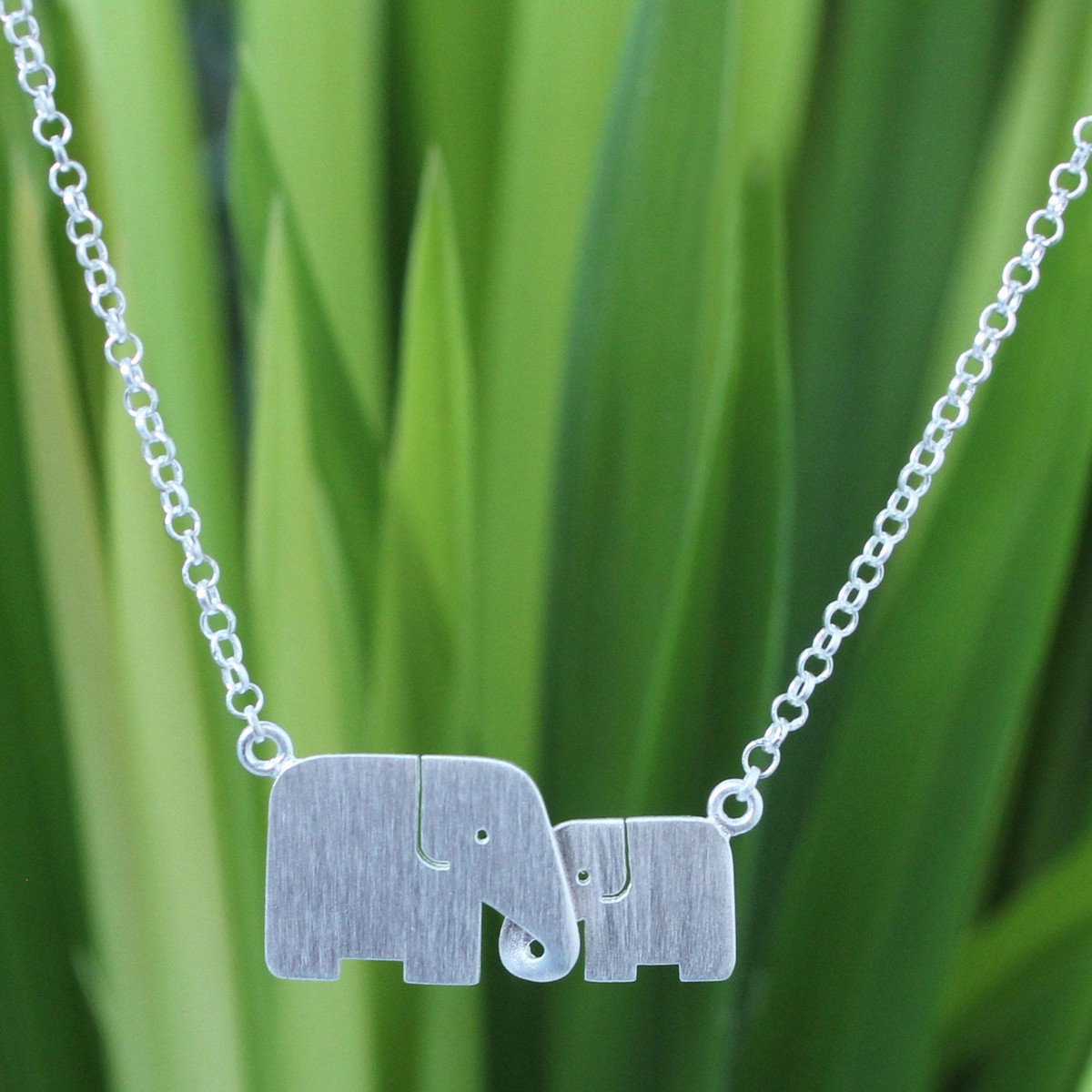 Hand Crafted Silver Elephant Pendant Necklace – Family Love
