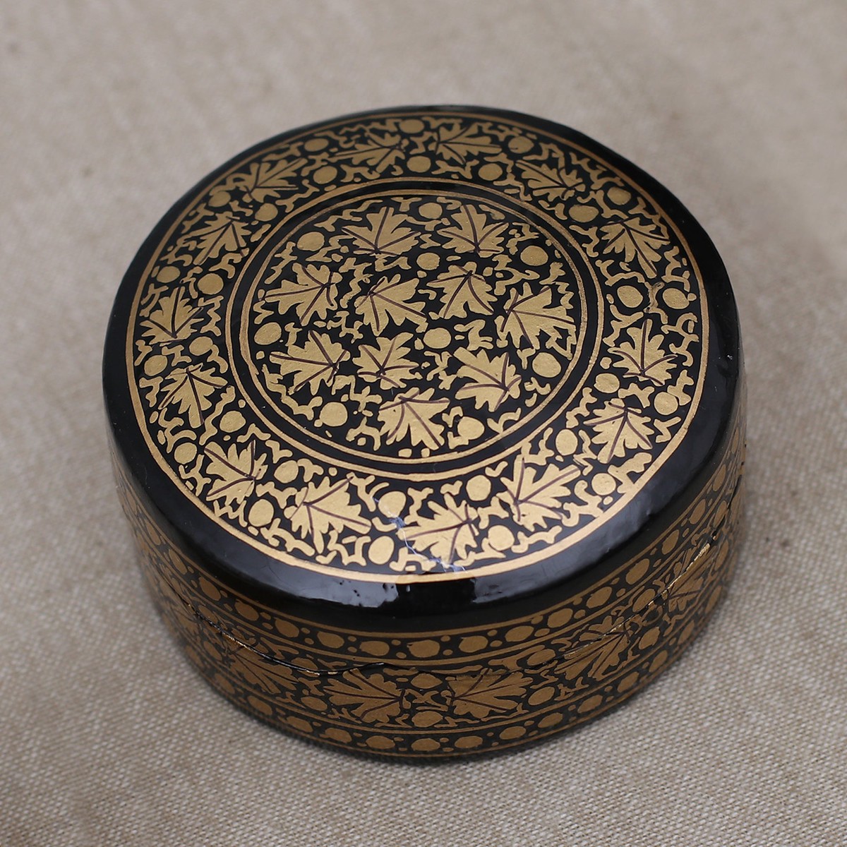 Leaf-Themed Black Golden Papier Mache Wood Decorative Box - Nocturnal Vine