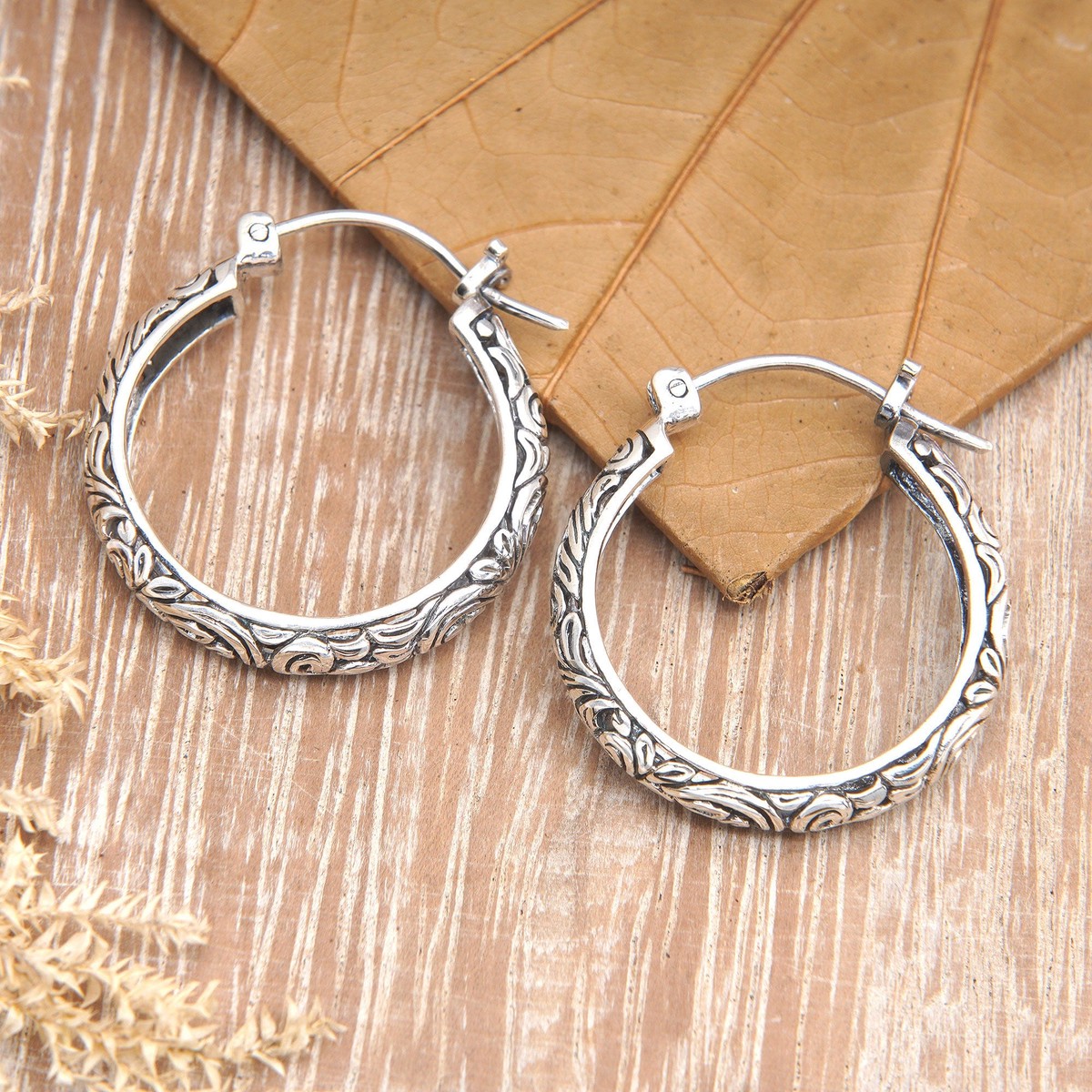 Sterling Silver Hoop Earrings with Leaf Motifs from Bali – Beauty of Paradise
