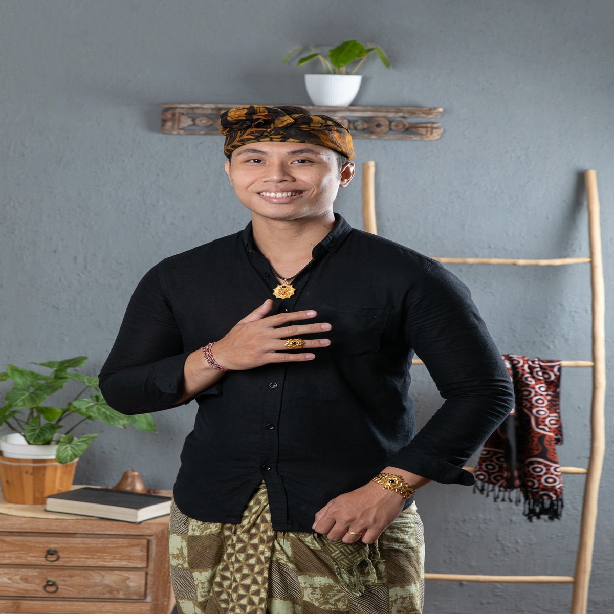Traditional 22k Gold-Plated Cocktail Ring from Bali – Bali’s Blessing – 6 (member)