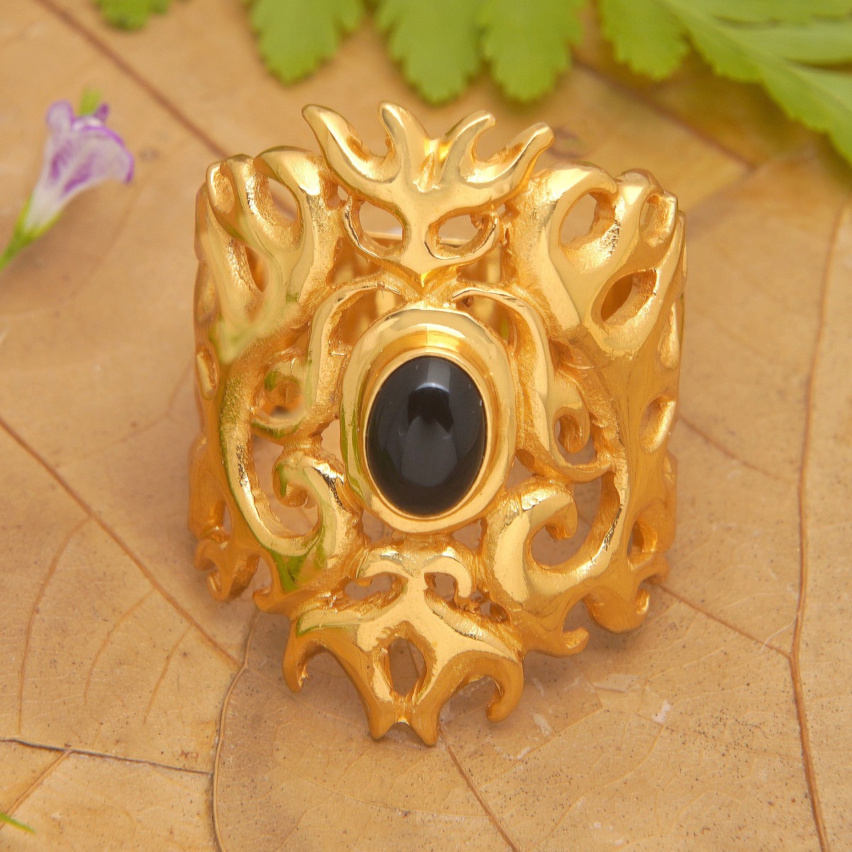 Traditional 22k Gold-Plated Cocktail Ring with Onyx Cabochon – Flaming Mysticism – 10